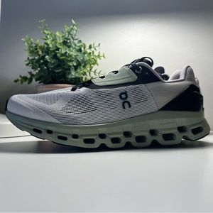 Mens On Cloudstratus.